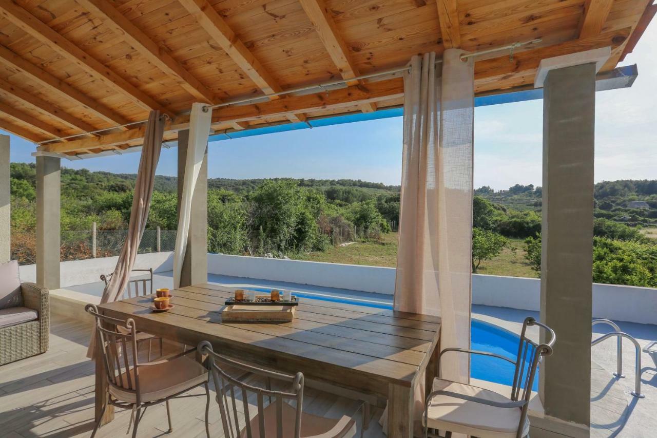 Villa Baras Garden - House With Pool Mirce Esterno foto