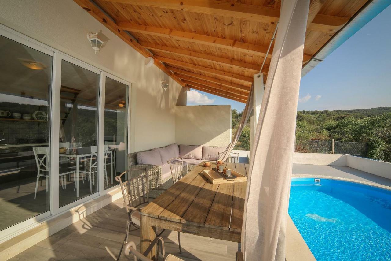 Villa Baras Garden - House With Pool Mirce Esterno foto