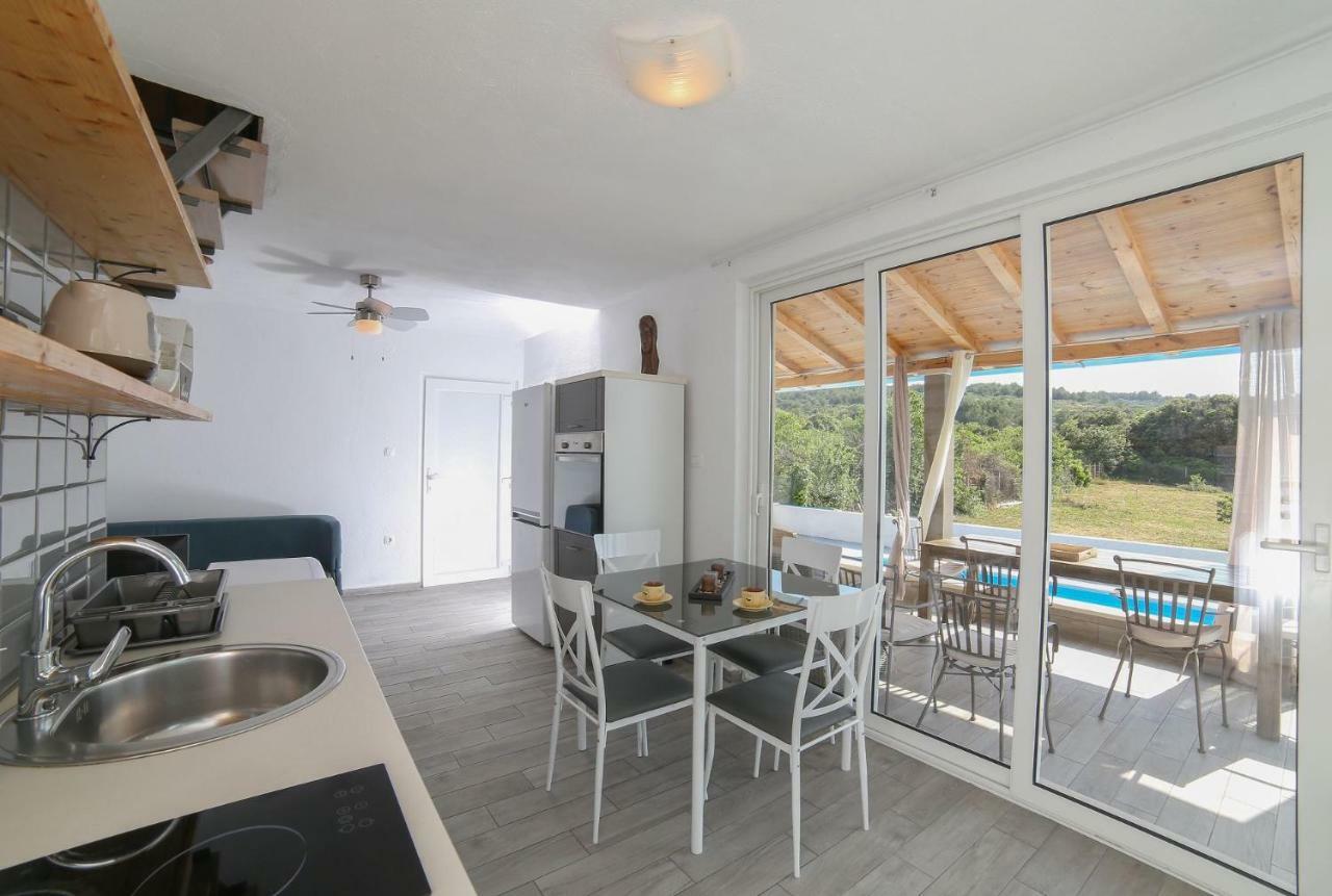 Villa Baras Garden - House With Pool Mirce Esterno foto